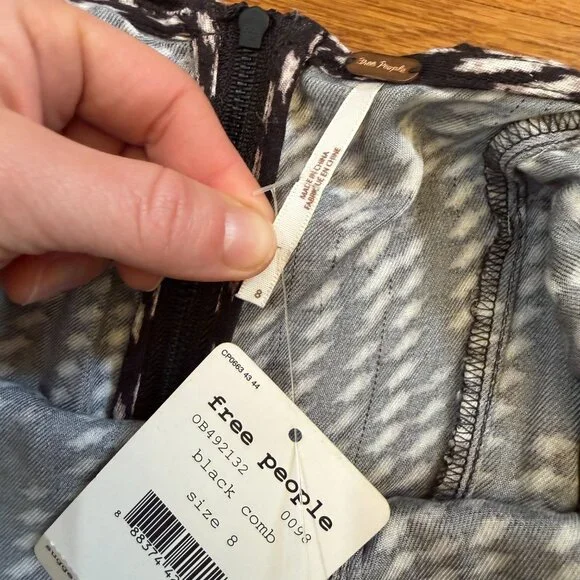 Free People Paper Flower Single Ruffle Black Print A-Line Mini Dress -Size 8 NWT - Picture 4 of 6